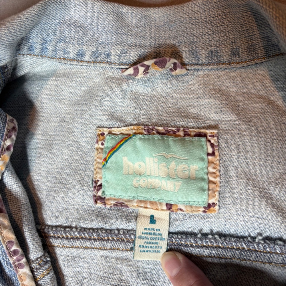 Vintage Y2K Hollister Light Wash Distressed Denim Jacket Girls Large Cotton Blue - Picture 2 of 4